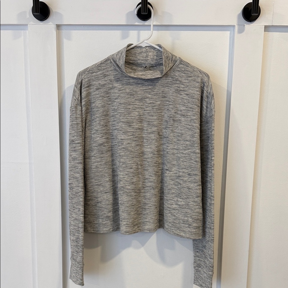 Lou & Grey Heather Gray Long Sleeve Top